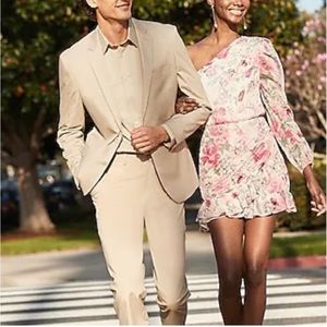 Express floral one shoulder romper 🌸